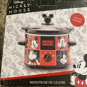 Mickey Mouse 2 Quart Slow Cooker